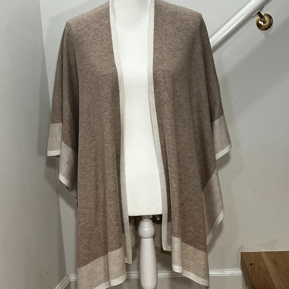 NWOT Loft Beige & White Plaid Open Poncho Cape Wrap Size M/L